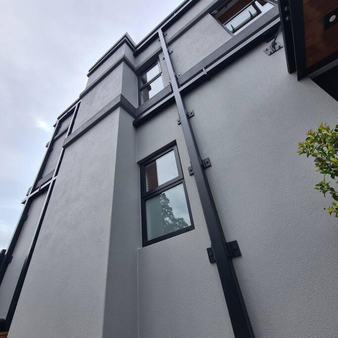 Apartment 3 - Haddin Court - Industrial Glam Blenheim Exterior photo